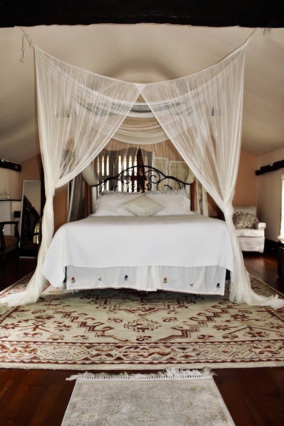 HISTORY BUFF RETREAT-Sleep & Tour Local Landmarks